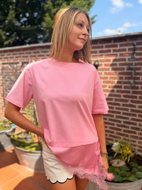 T-shirt asymétrique à dentelle