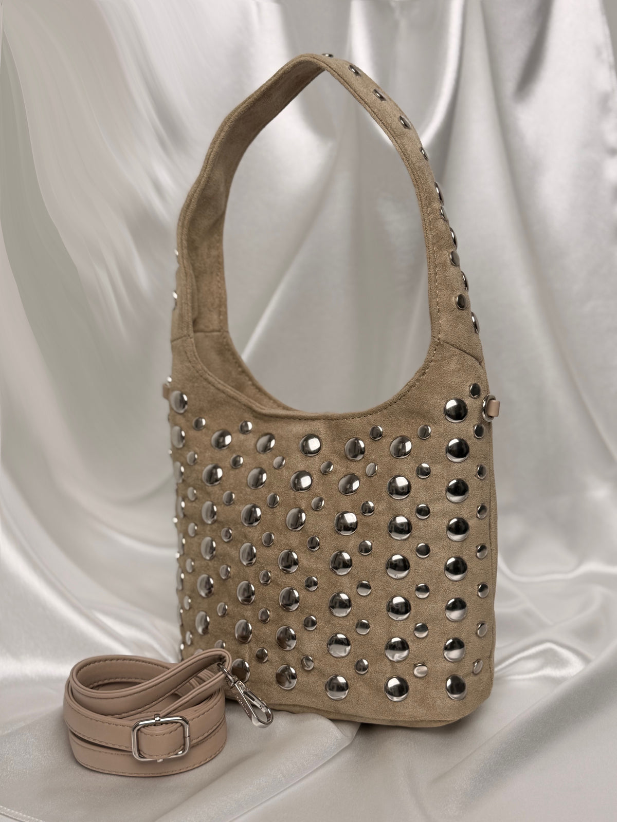 Sac à clous argenté